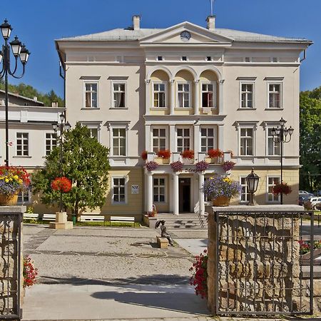 Dom Zdrojowy W Jedlinie Zdroju Aparthotel Jedlina-Zdroj Buitenkant foto