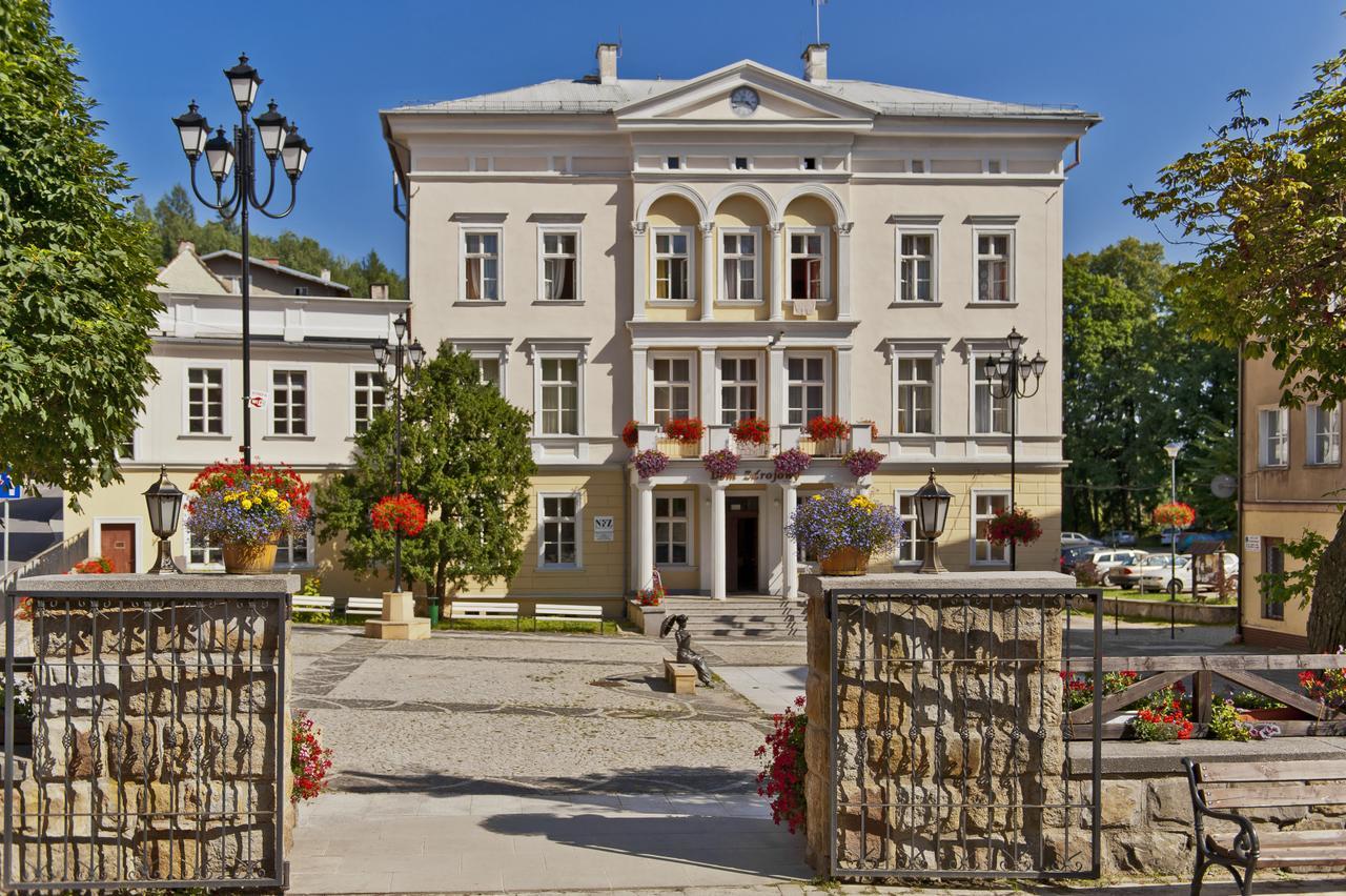 Dom Zdrojowy W Jedlinie Zdroju Aparthotel Jedlina-Zdroj Buitenkant foto